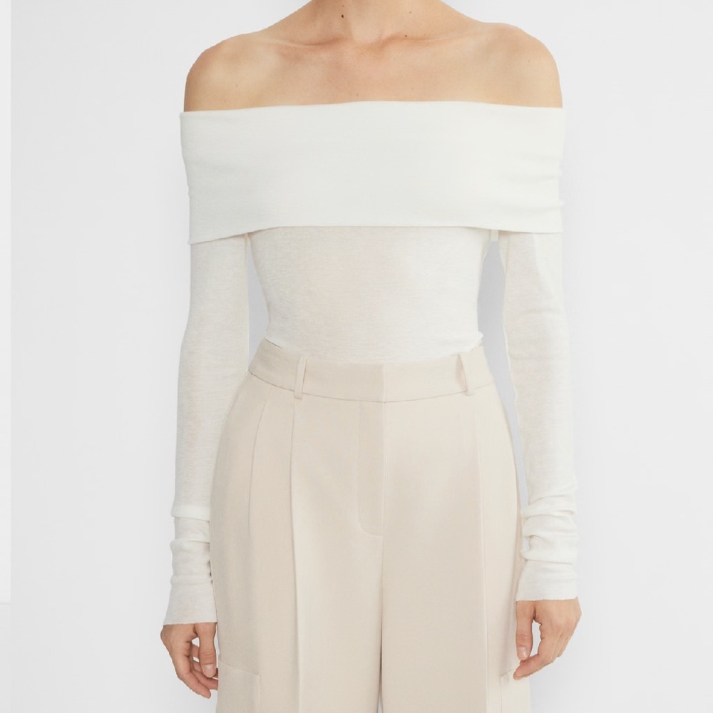 Artizia Streamline Top